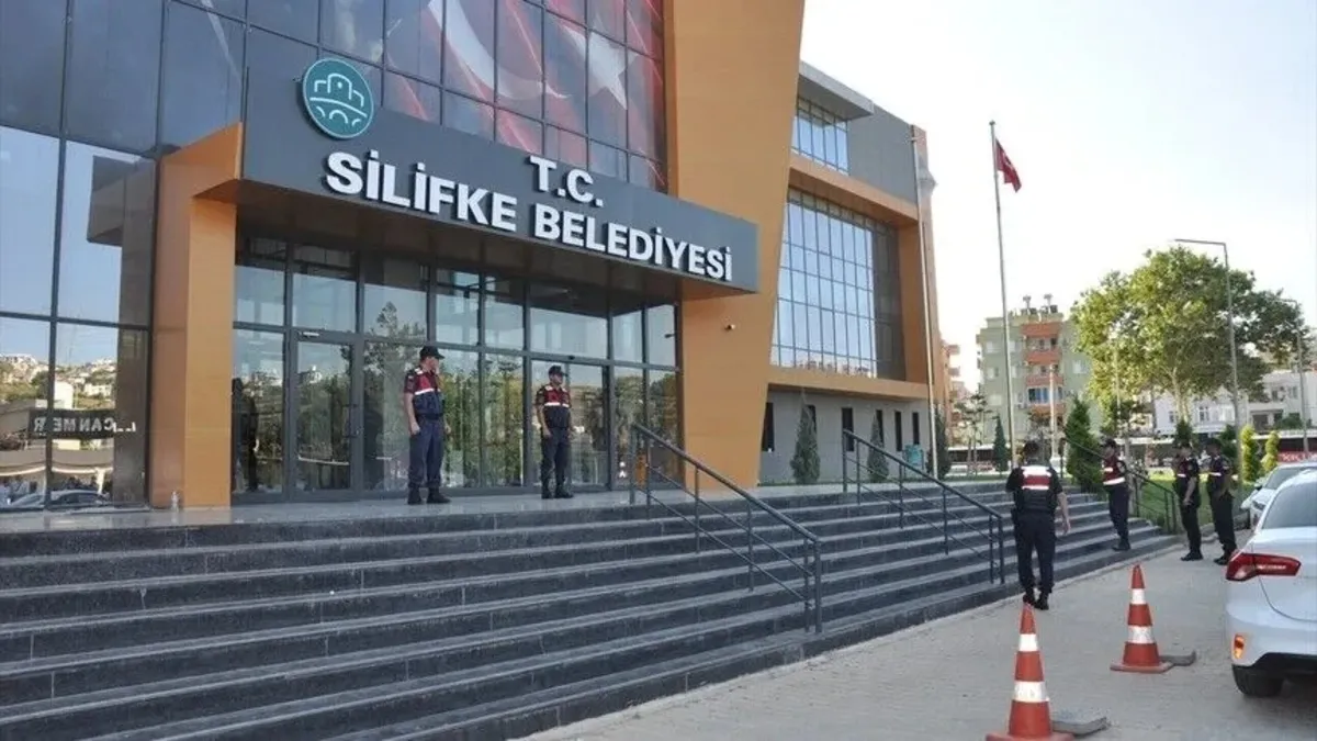 Gündemden Son Bilgiler: SON DAKİKA... Mersin'in Silifke Belediyesi'ne 2. dalga yolsuzluk operasyonu: 7 kişi gö