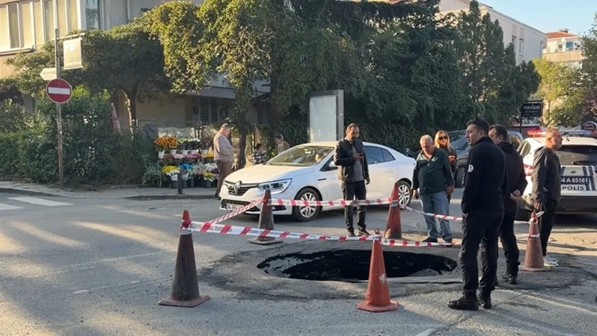 Son Gelişme: Beşiktaş’ta ana caddede yol çöktü, trafik aksadı | İşte Tüm Ayrıntılar