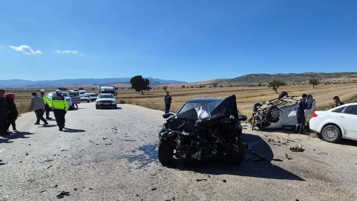 Ayrıntılar Netleşti: 3 otomobil kazaya karıştı! 1 ölü - Son Dakika Bilgileri