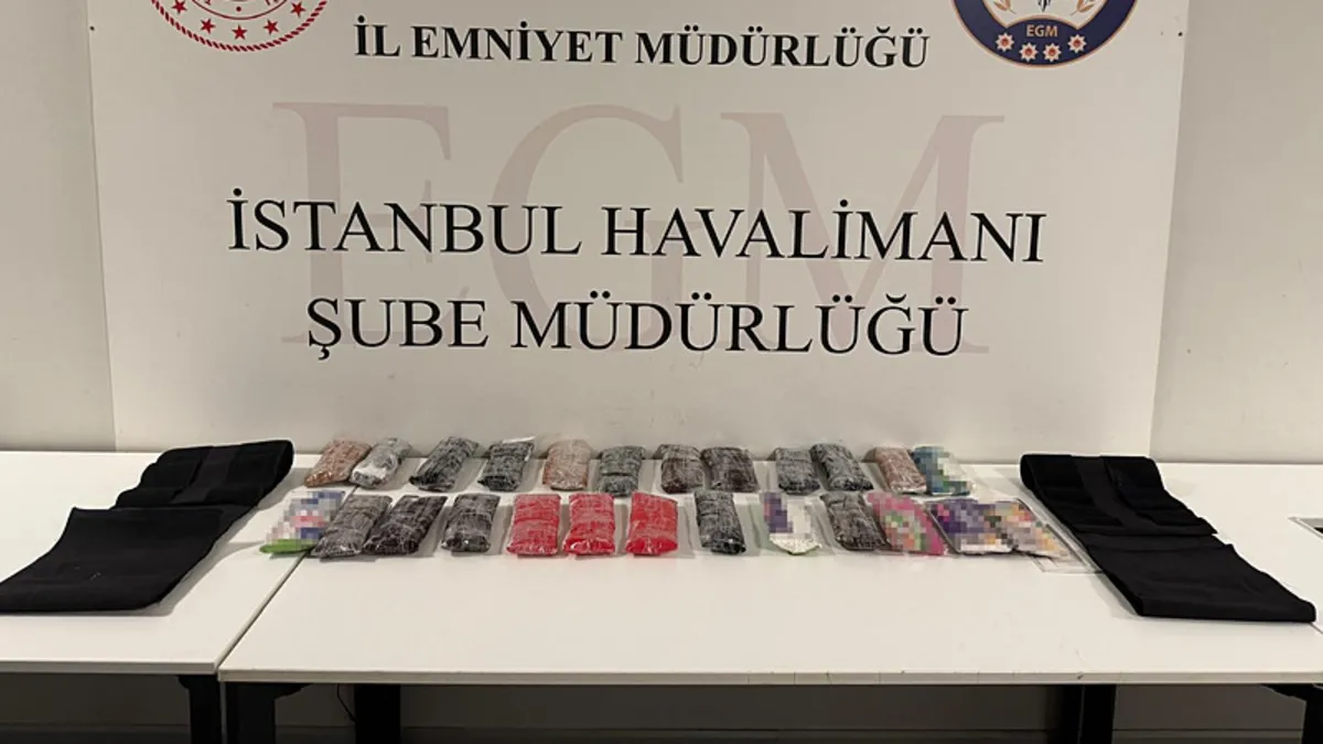 Sıcak Gündem: İstanbul Havalimanı'nda uyuşturucu operasyonu: 2 zanlı yakalanarak gözaltına sevk edildi