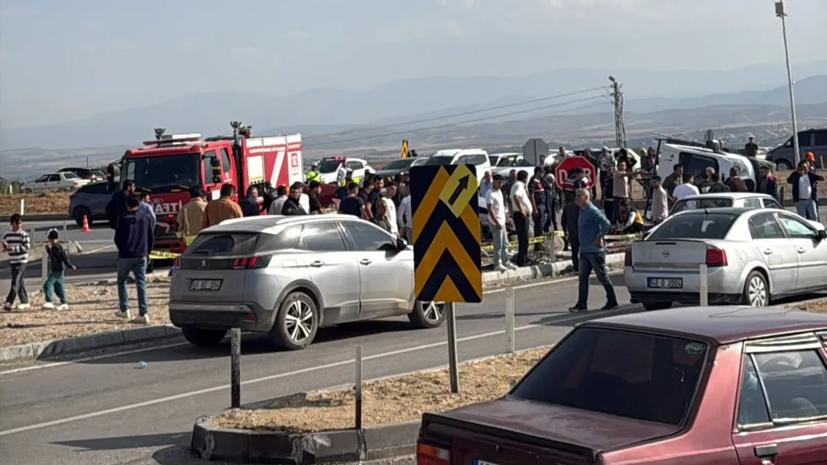 MHP'li milletvekili ve il başkanının konvoyunda kaza: 1 ölü, 4 yaralı | İşte Tüm Ayrıntılar