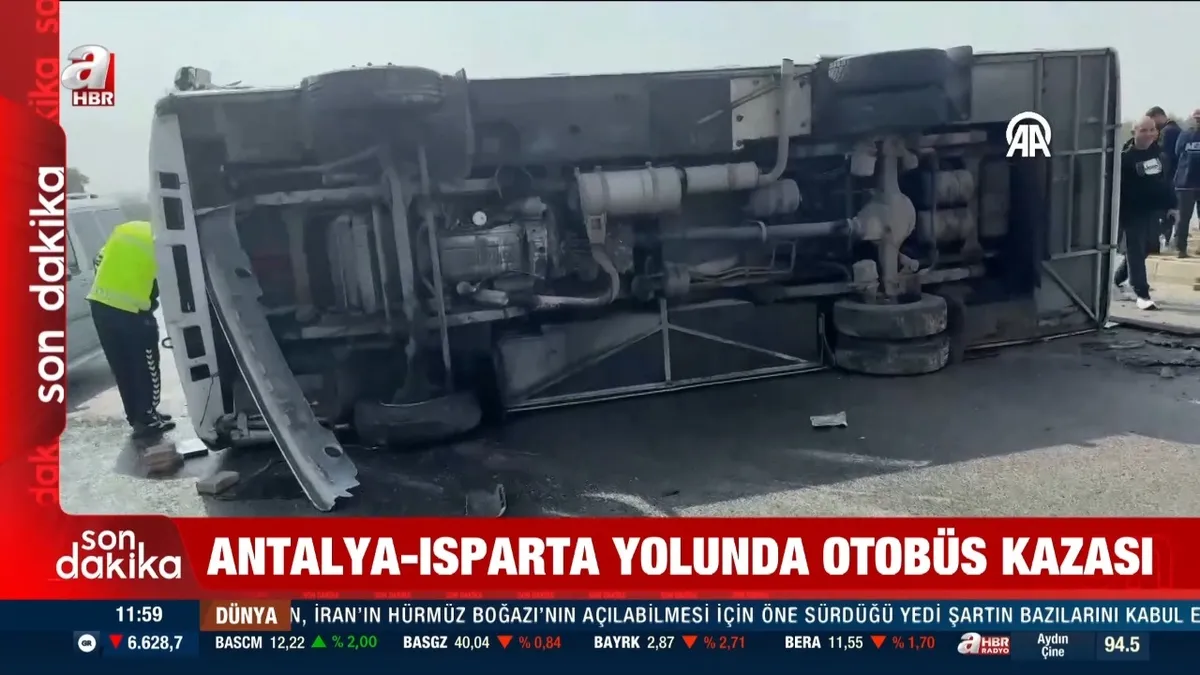 Kritik Açıklama: Antalya'da yolcu otobüsü devrildi: 5 yaralı - Son Dakika Bilgileri