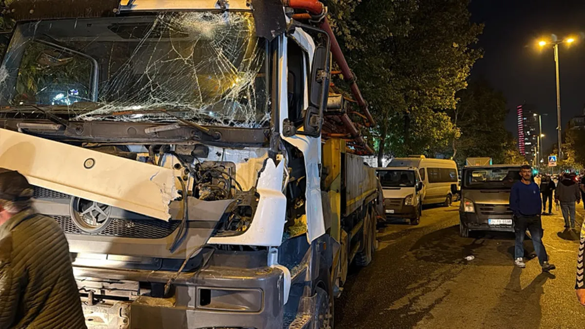Gündemden Son Bilgiler: El freni çekilmeyen beton pompası dehşet saçtı: 7 araç hasar aldı!