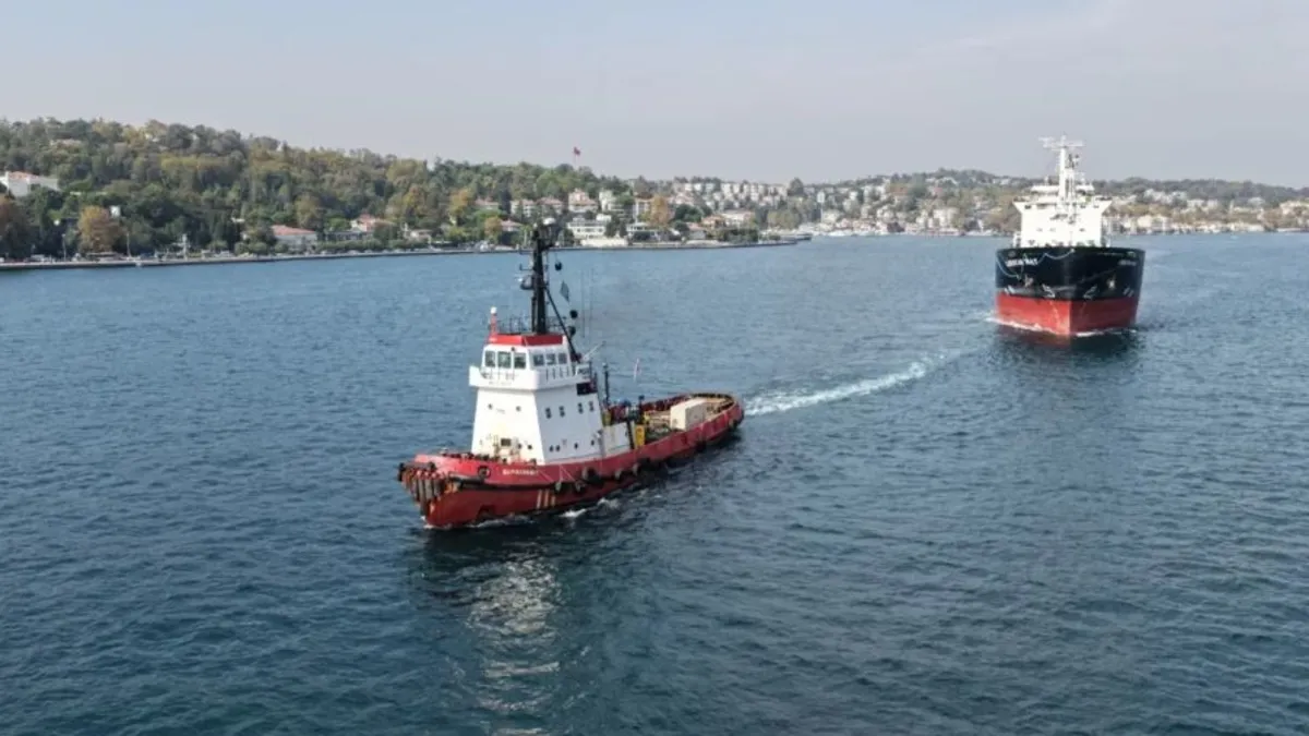 Gündemden Son Bilgiler: Karadeniz'de vurulan iki gemi İstanbul Boğazı'ndan geçti ve Merak Edilenler