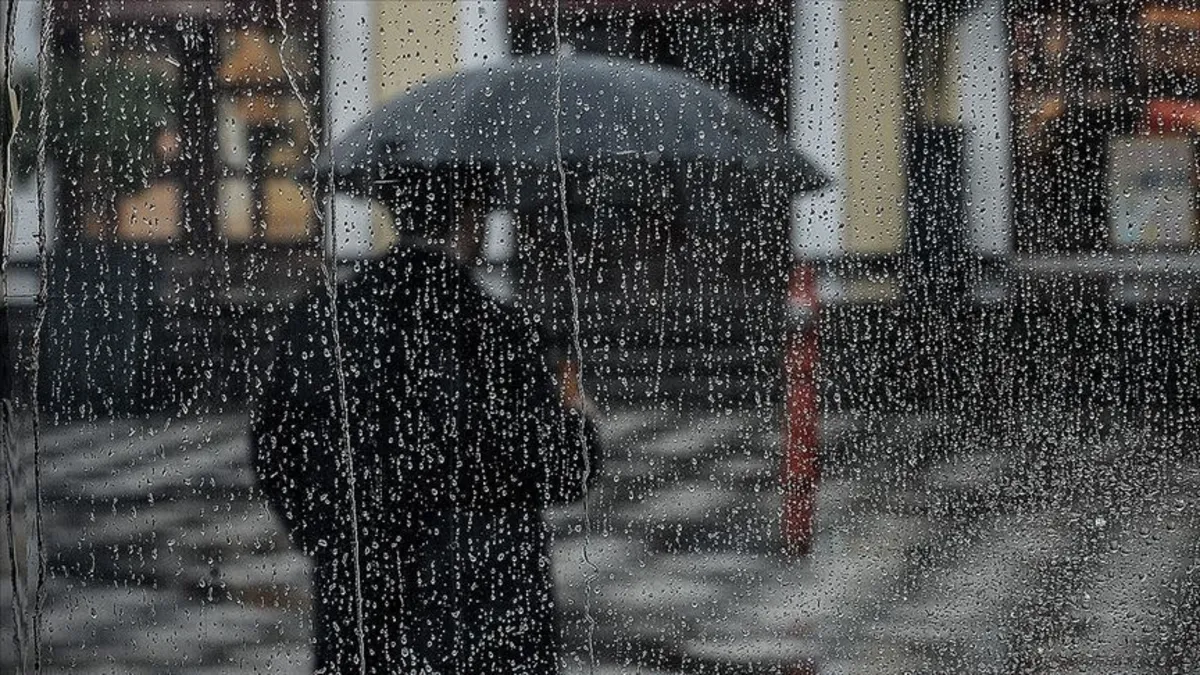 Sıcak Gündem: Meteoroloji'den 16 il için uyarı! Kuvvetli sağanak, fırtına ve çöl tozu geliyor | İşte Tüm Ayrın