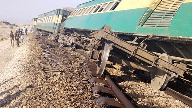 Kritik Açıklama: Pakistan'da tren kazası: 5 kişi yaşamını yitirdi: Gelişmeler Takip Ediliyor