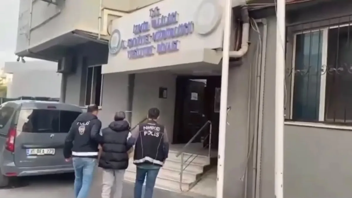 Kritik Açıklama: İzmir merkezli yasa dışı bahis operasyonu! 32 şüpheli yakalanarak gözaltına sevk edildi - Son