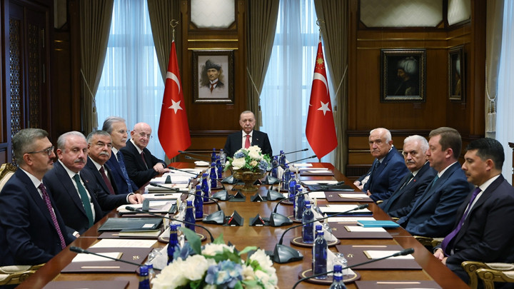 Gündemden Son Bilgiler: Cumhurbaşkanlığı Yüksek İstişare Kurulu Toplantısı yapıldı: Gelişmeler Takip Ediliyor