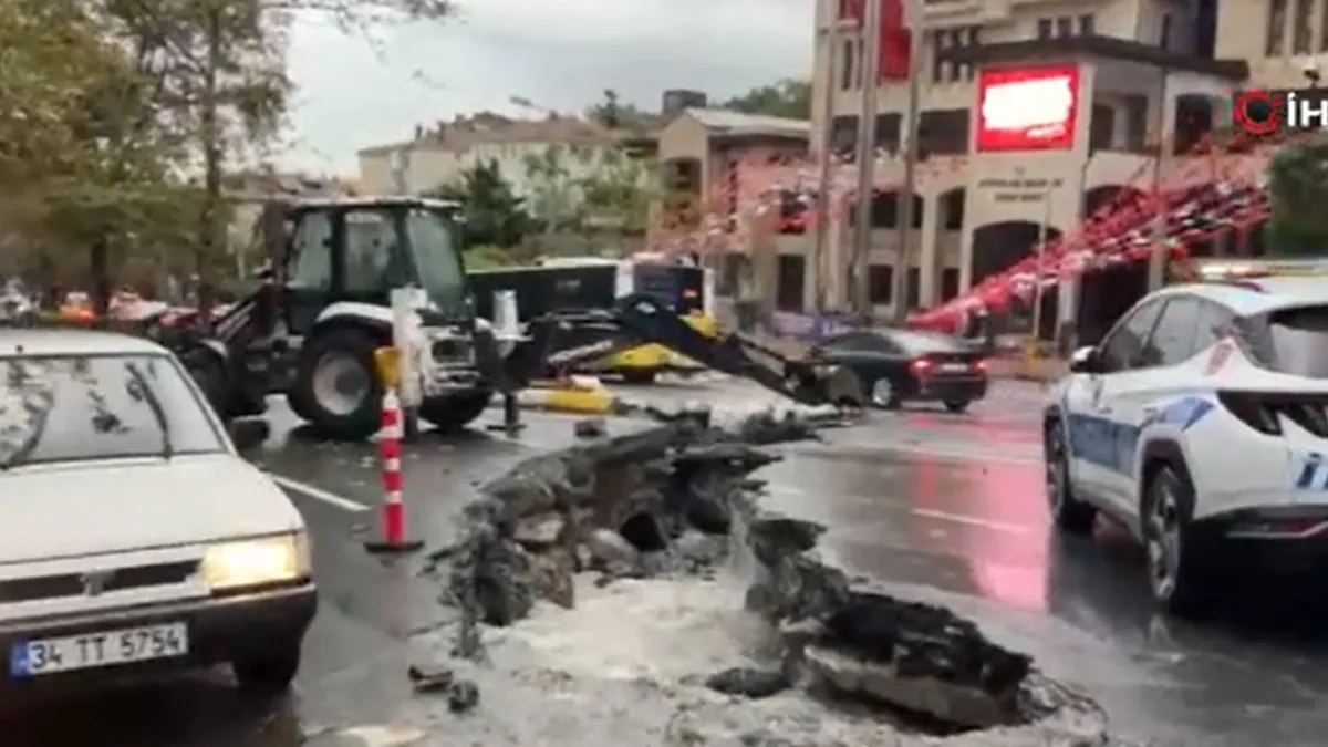 Kritik Açıklama: Eyüpsultan'da yol çöktü! Yağış sonrası korkutan manzara - Son Dakika Bilgileri