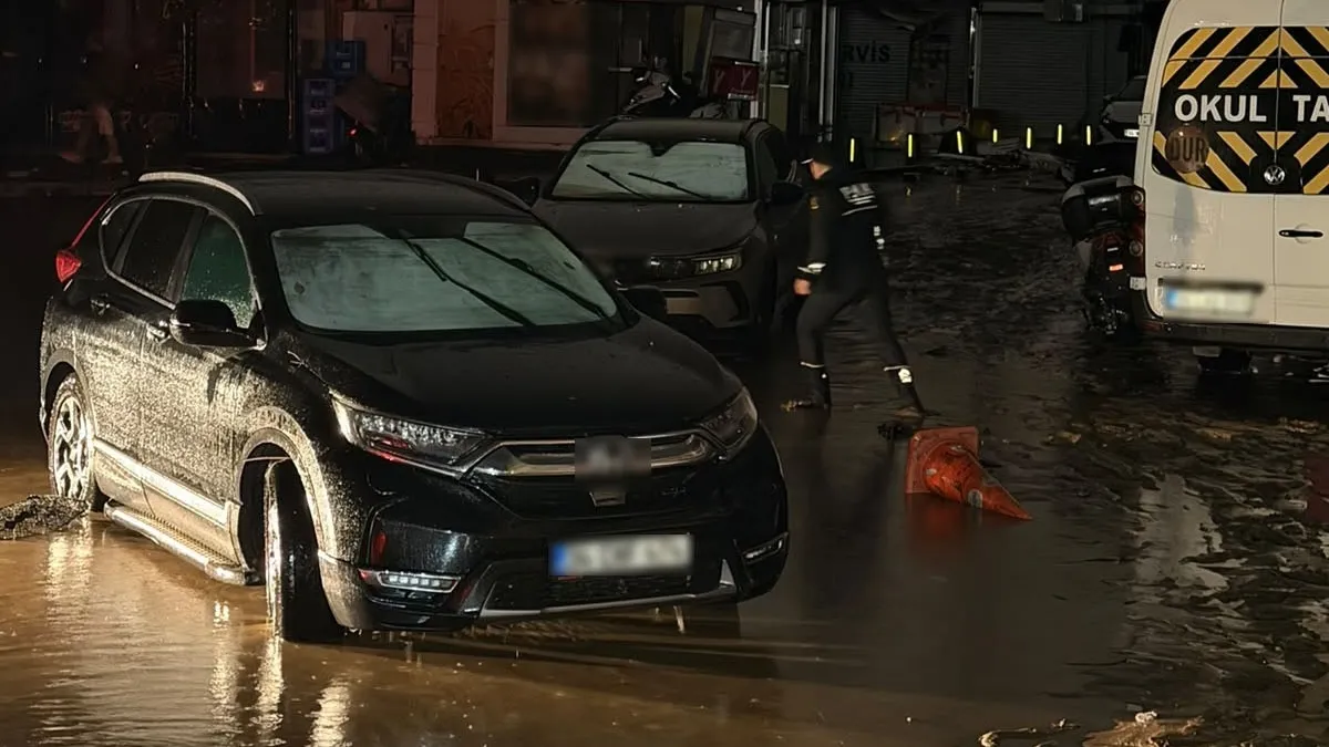 Son Gelişme: İstanbul’u sel vurdu! Emniyet alarma geçti: PAK ekipleri sahada - Son Dakika Bilgileri