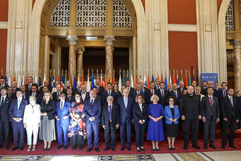 Sıcak Gündem: TBMM Başkanı Kurtulmuş, Roma’da çeşitli ülkelerin parlamento başkanlarıyla aile fotoğrafı çekild