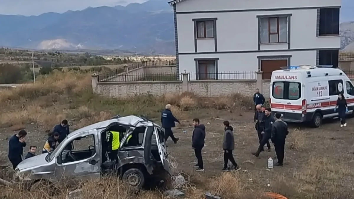 Son Gelişme: Staja giden lise öğrencilerinin bulunduğu araç devrildi! 1 ölü, 4 yaralı ve Merak Edilenler