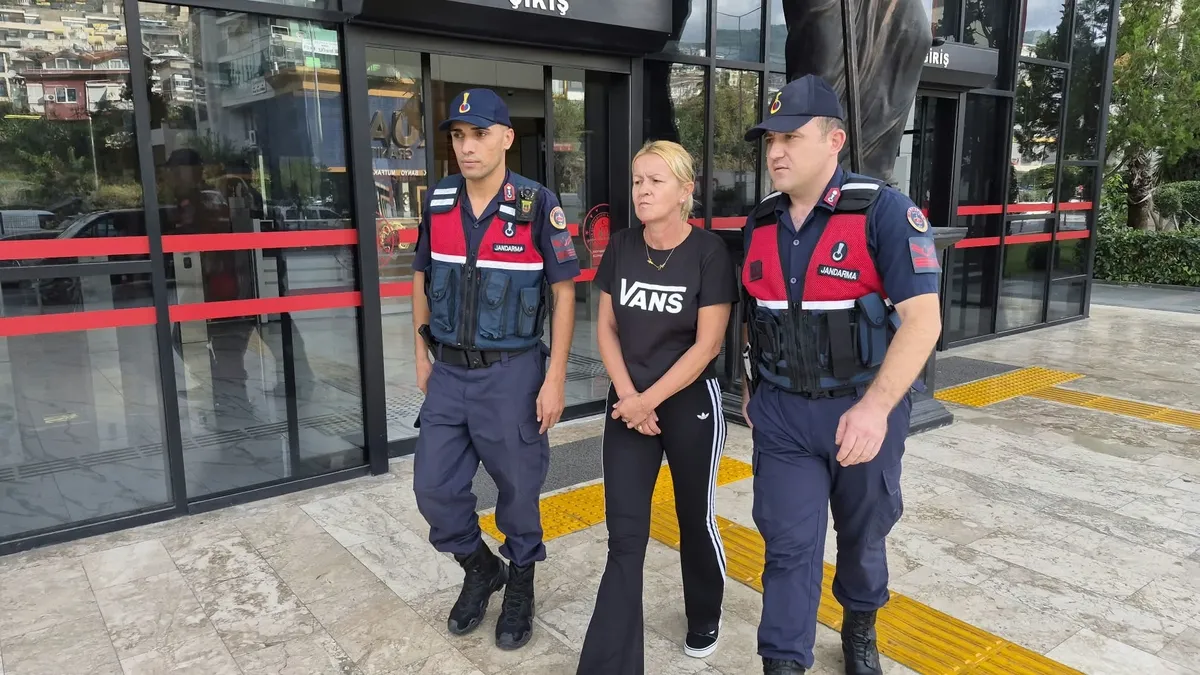 Kritik Açıklama: Alanya’da merdivenlerden düşen Polonyalı turist öldü, eşi hakkında tutuklama kararı verildi -