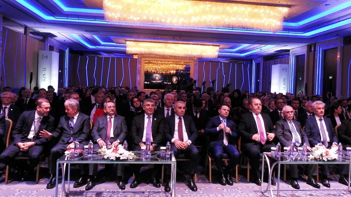 Sıcak Gündem: Bakan Memişoğlu: Sağlık hizmetinin her aşamasında yoğun bir emek var