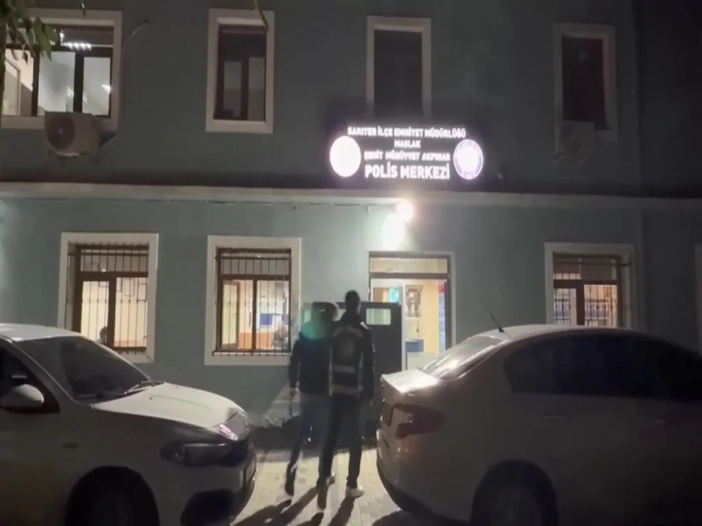 Gündemden Son Bilgiler: Sarıyer'de maganda dehşeti! Trafikte aracın camını kırdı: O sürücüye 180 bin lira ceza