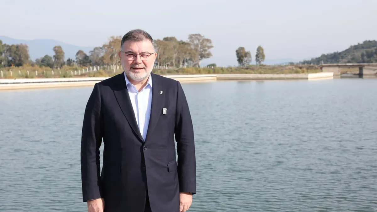 Kritik Açıklama: AK Partili Saygılı’dan Yeni Foça Yat Limanı üzerinden eser ve hizmet siyaseti vurgusu!
