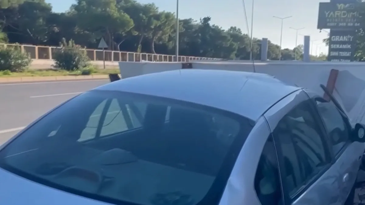 Son Gelişme: Otomobil park halindeki araçlara ve yayaya çarptı | İşte Tüm Ayrıntılar