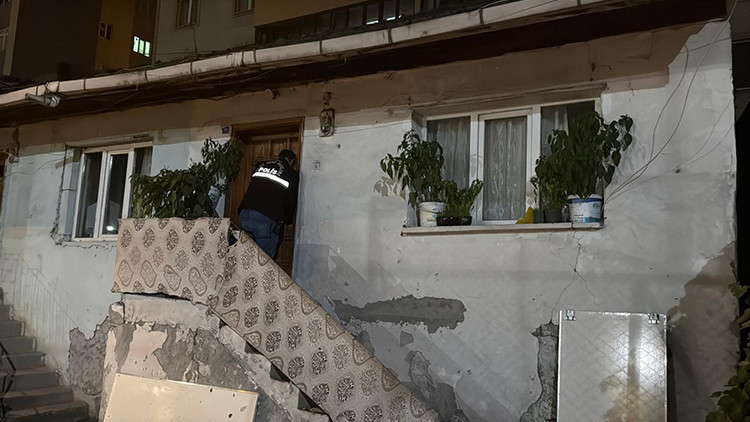 Sıcak Gündem: Karabük'te kıskançlık kavgası kanlı bitti: Sevgilisini bıçaklayan kadın gözaltında - Son Dakika
