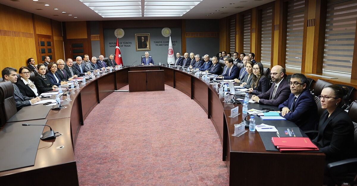 Son Gelişme: Bakan Bolat, otomotiv sektörü temsilcileriyle bir araya geldi: Gelişmeler Takip Ediliyor
