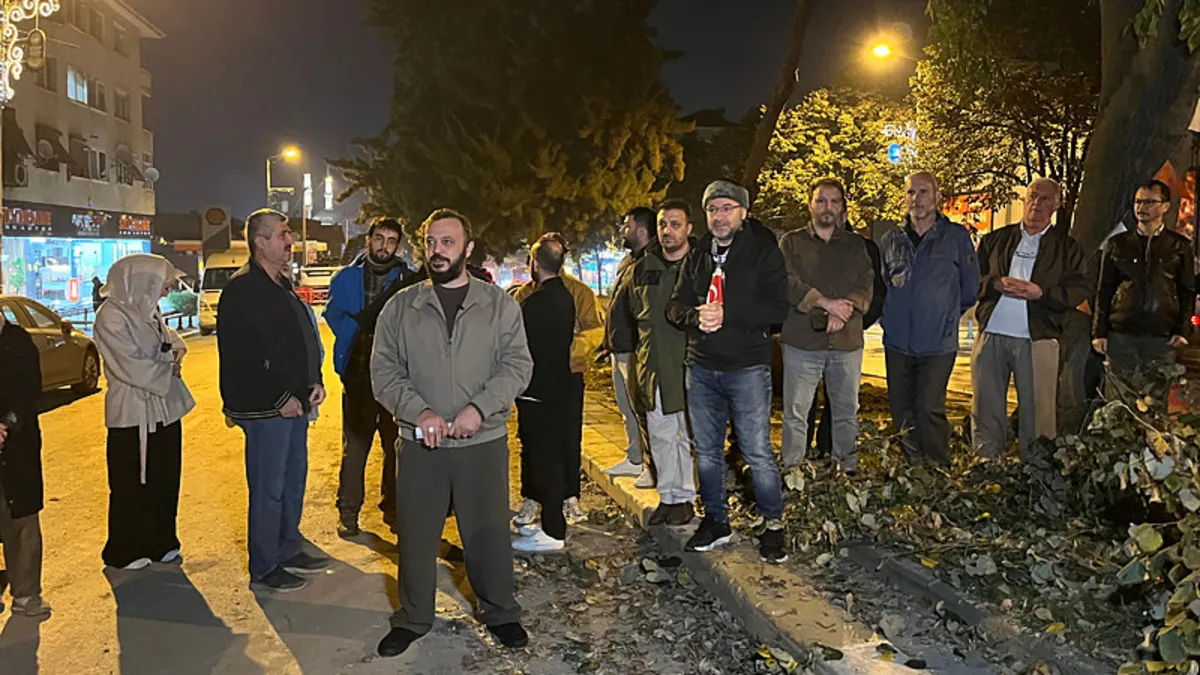 Ayrıntılar Netleşti: Eyüpsultan'da ağaç kesimi iddiaları sonrası vatandaşlardan İBB'ye tepki: Gelişmeler Takip