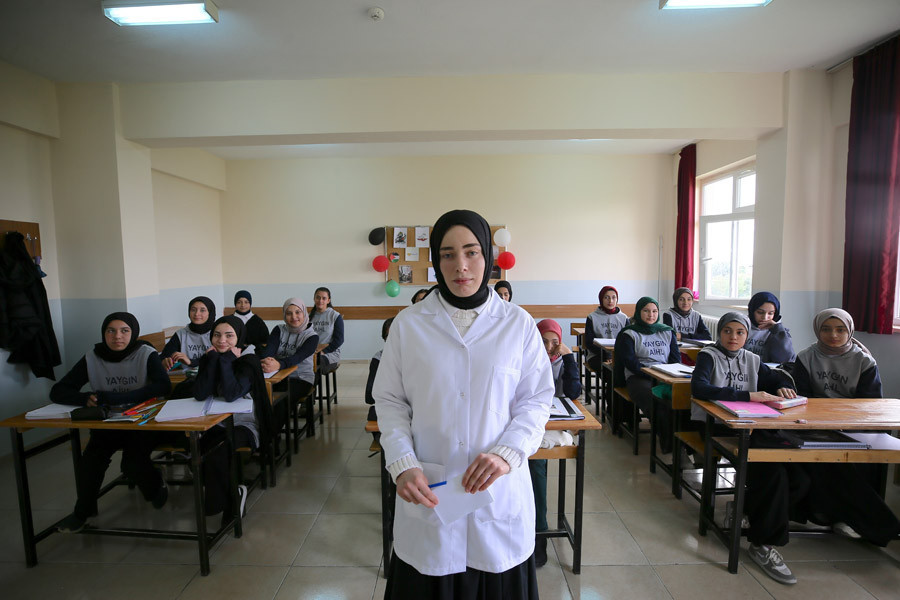 Gündemden Son Bilgiler: Kendisini okula kazandıran öğretmenlerinin yolundan gidiyor - Son Dakika Bilgileri