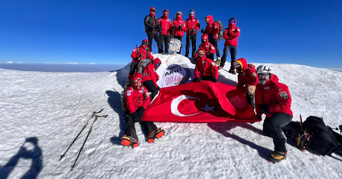Son Gelişme: AKUT ekipleri, 30.yılda 30 zirveye tırmandı: Gelişmeler Takip Ediliyor