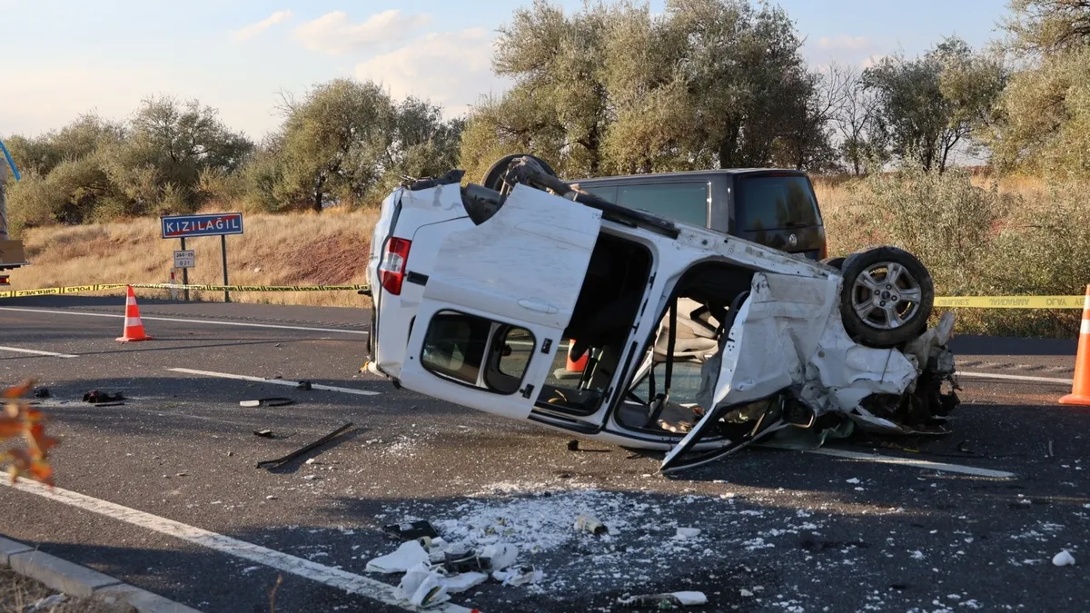 Gündemden Son Bilgiler: Hacıbektaş’ta feci kaza: 1 ölü, 2 yaralı - Son Dakika Bilgileri
