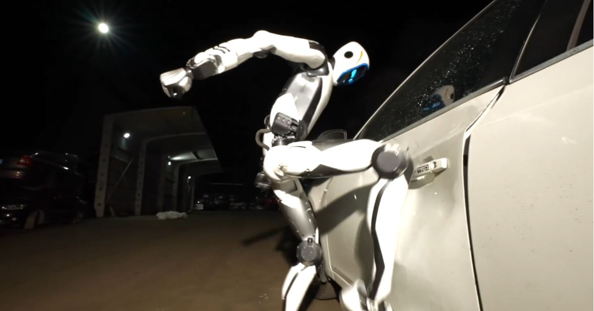 Çinlilerden Kung-Fu'cu güvenlik robotu: Gelişmeler Takip Ediliyor