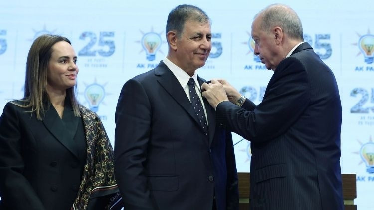 Son Gelişme: Cemil Tugay, AK Parti'ye geçiş sürecini anlattı: Bir yol ayrımına gelmek zorunda kaldım - Son Dak