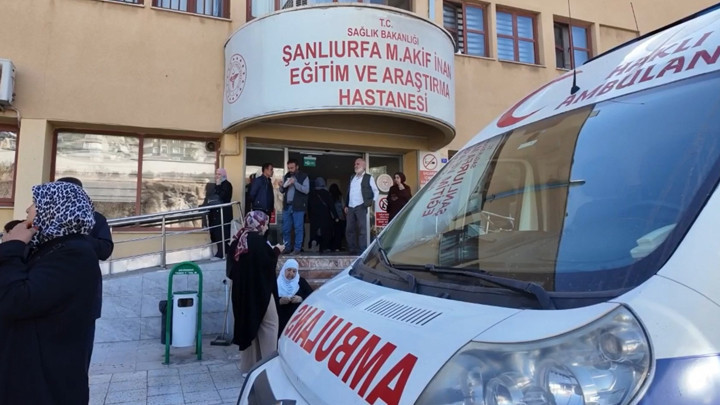 Ayrıntılar Netleşti: Velinin okula getirdiği yaprak sarmasından yiyen 12 öğrenci, zehirlenme şüphesiyle hastan