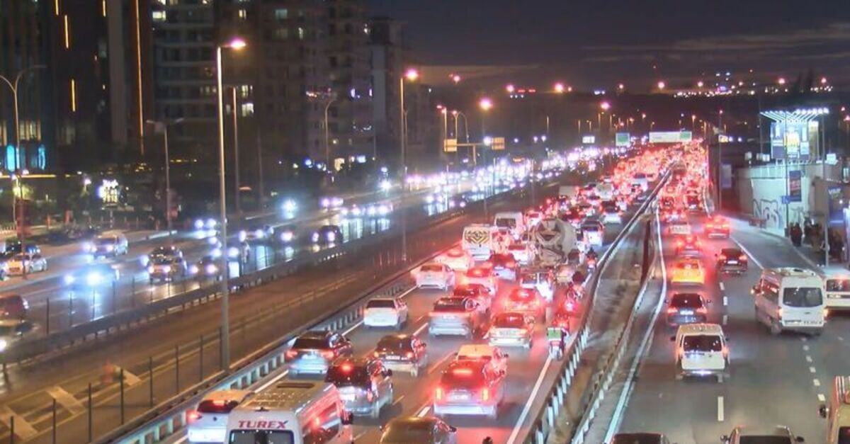 Sıcak Gündem: İstanbul'da trafik yüzde 80'e çıktı: Gelişmeler Takip Ediliyor