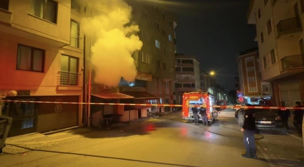 Gündemden Son Bilgiler: Kıraathanede gece yarısı çıkan yangın korkuttu
