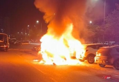 Son Gelişme: Kayseri’de kaza yapan otomobil alev aldı, park halindeki 3 araç zarar gördü: 1 yaralı: Gelişmeler