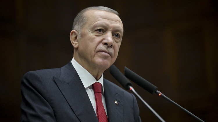 Kritik Açıklama: Cumhurbaşkanı Erdoğan, anne ve babasının kabirlerini ziyaret etti