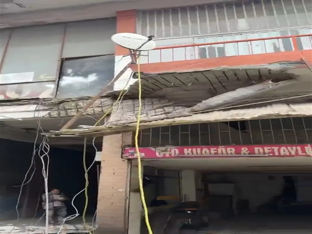 Son Gelişme: Ümraniye'de sanayi sitesinde iş yerinin balkonu çöktü: 3 yaralı | İşte Tüm Ayrıntılar