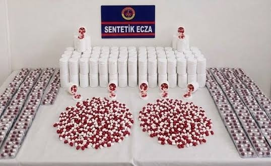 Sıcak Gündem: Manisa'da uyuşturucu operasyonu! 86 bin 654 sentetik ecza hapı ele geçirildi: Gelişmeler Takip E