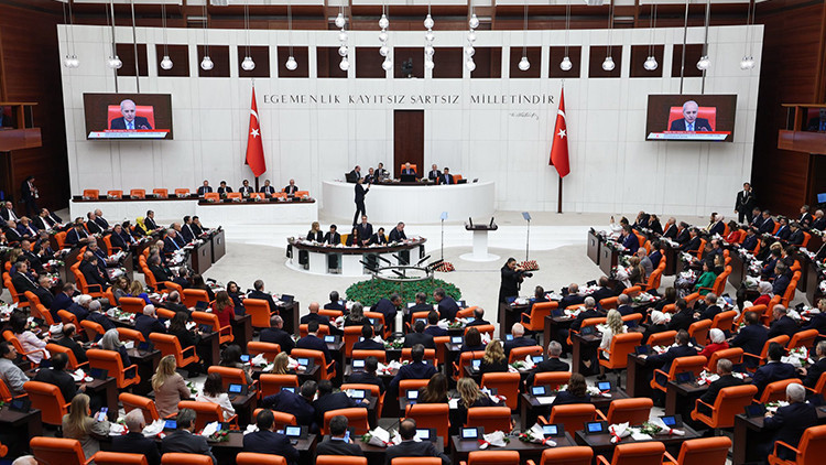 Sıcak Gündem: Meclis'te yoğun mesai: Bütçe görüşmeleri sürüyor, Kızılay teklifi gündemde ve Merak Edilenler