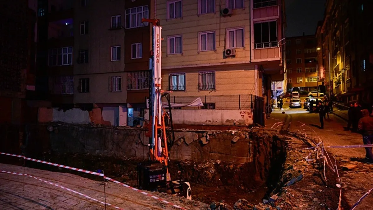 Ayrıntılar Netleşti: Bahçelievler'de iki binanın zemininde çökme: 20 daire tahliye edildi