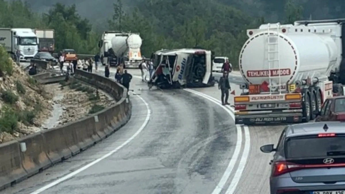 Ayrıntılar Netleşti: Isparta - Antalya karayolunda otobüs devrildi: 1 ölü 7 yaralı - Son Dakika Bilgileri