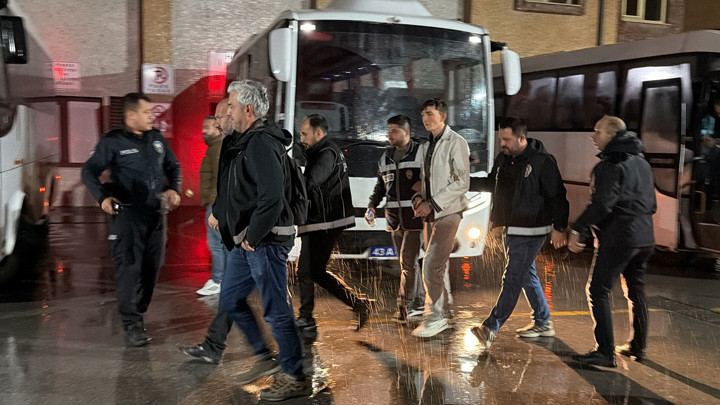 Sıcak Gündem: 5 ildeki yasa dışı bahis operasyonunda 62 tutuklama! Hesaplarında 14 milyar lira işlem hacmi bel