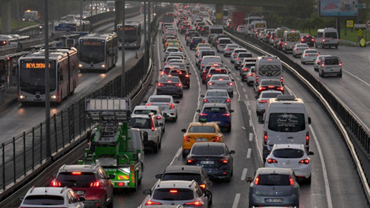 Kritik Açıklama: İstanbul'da '29 Ekim' trafiği: Yollar kilitlendi ve Merak Edilenler