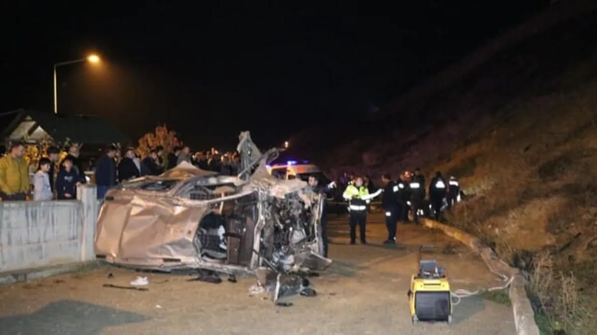 Kritik Açıklama: Erzurum'da hafif ticari araç devrildi! 1 ölü: Gelişmeler Takip Ediliyor
