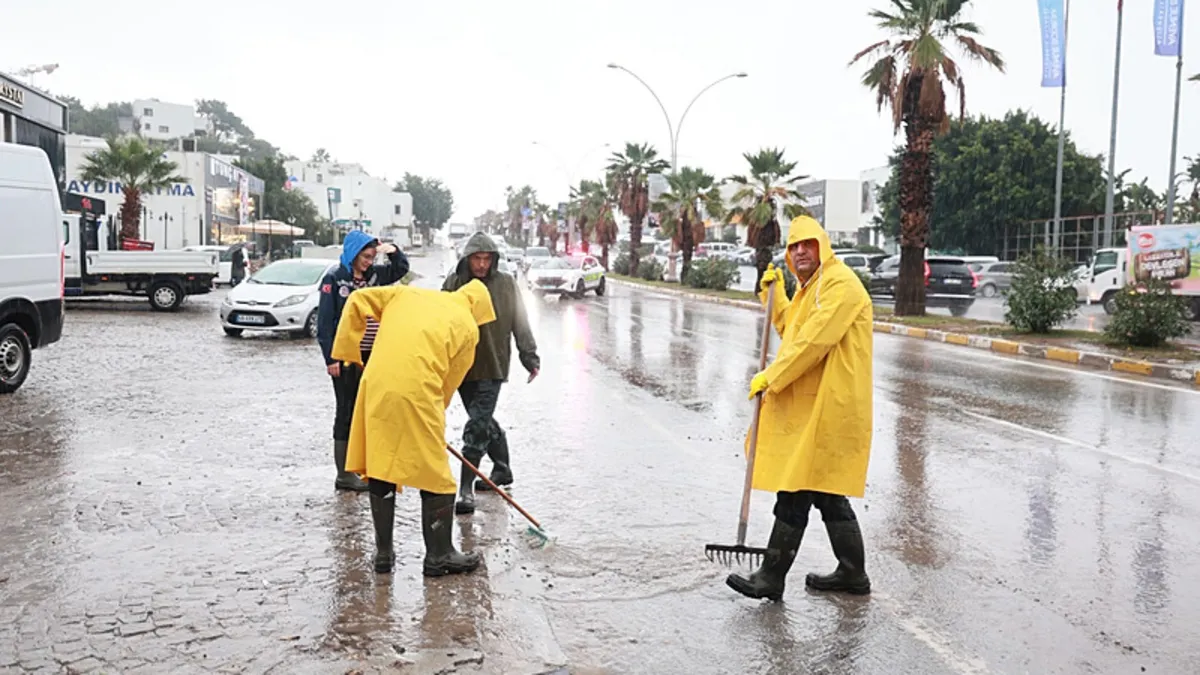 Ayrıntılar Netleşti: Muğla'da sağanak yağış hayatı felç etti! Mahsur kalan 9 kişi kurtarıldı