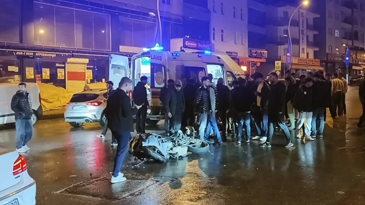 Sıcak Gündem: Muş'ta otomobil ile motosiklet çarpıştı: 2 yaralı ve Merak Edilenler