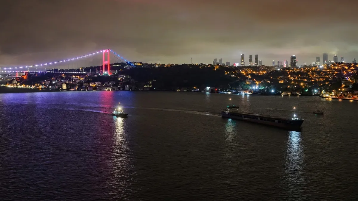 Gündemden Son Bilgiler: İstanbul Boğazı'nda gemi arızası: Boğaz trafiği saatler sonra yeniden açıldı - Son Dak