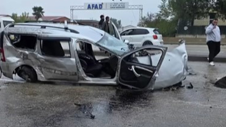 Son Gelişme: Bursa'da yağış kazayı getirdi: 5 aracın karıştığı zincirleme kazada 5 yaralı ve Merak Edilenler