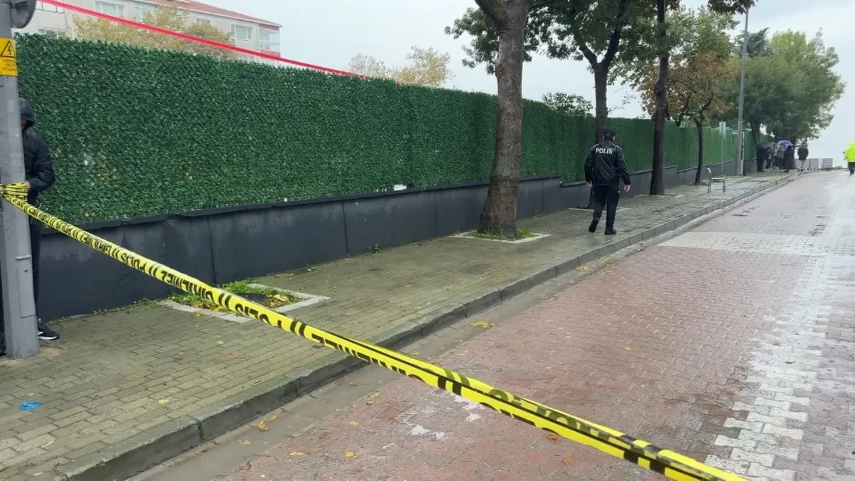 Gündemden Son Bilgiler: İstanbul'da okul önünde silah sesi: Bekçi veliyi ayağından vurdu! | İşte Tüm Ayrıntıla