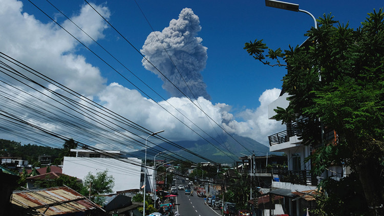 Filipinler'de Mayon Yanardağı patladı: Üçüncü seviye alarm!: Gelişmeler Takip Ediliyor