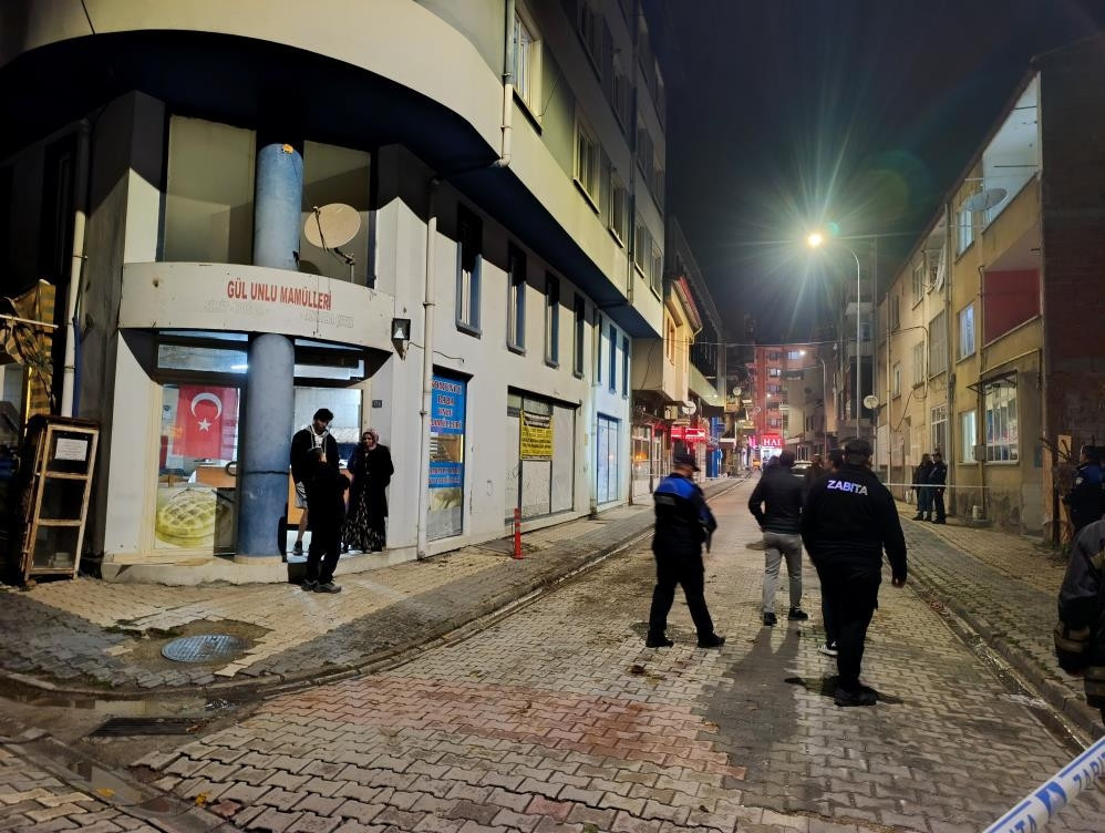 Afyonkarahisar'da 4 katlı bina tedbir amacıyla boşaltıldı ve Merak Edilenler
