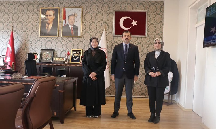 Ağrı Tutak Kaymakamı Coşkun, en çok kitap okuyan öğrenciyi makamında kabul etti ve Merak Edilenler